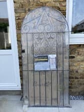 Image of Chelsea Black Bow Top Steel Gate In Black With Reversable Latch - 991 x 1875mm