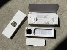 Image of Apple Watch Series 10 Gold Titanium 42mm GPS + Cellular  gold milanese loop