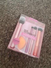 Image of Real Techniques Everyday Essentials Brush and Sponge Set - Genuine