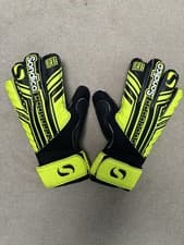 Image of NEW Sondico Aerospine Boys/Girls Goalkeeper Goalie Gloves Junior Size 6