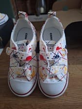 Image of children converse trainers