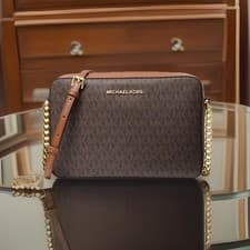 Image of Brand New MICHAEL Kors original - New Jet Set Large Logo Crossbody Bag. 