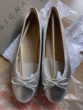Image of BNIB Clarks Signature Fawna Lily Silver Leather Ballet Flats Shoes Size 6D 39.5