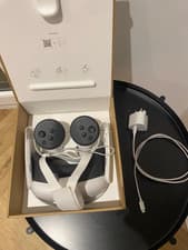 Image of meta quest 3 512gb white with controllers and charger. GREAT CONDITION.