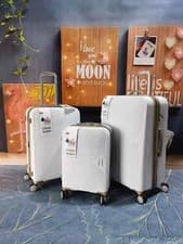 Image of IT Luggage Aligned 8 Wheel Expandable Hard Case - White