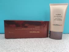 Image of Hourglass Illusion Hyaluronic Skin Tint Broad Spectrum SPF15 shade Honey 30ml 