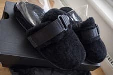 Image of UGG Fluff It Slippers Size 2 Brand New