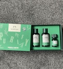Image of Body Shop Tea Tree Skincare Gift skin clearing facial wash toner & Essential Oil