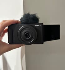 Image of Brand new Sony ZV-1F Compact Vlogging Camera with all accessories - Black