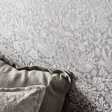 Image of 1 ROLL WILLIAM MORRIS & CO PURE STRAWBERRY THIEF WALLPAPER 216021 OYSTER/CHALK