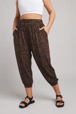 Image of Yours Curve Women's Plus Size Abstract Curve Cropped Harem Joggers