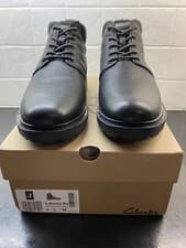 Image of CLARKS GENTS CRAFTDALE2 MID BOOTS SIZE 8. BRAND NEW IN BOX. RRP £109.99.
