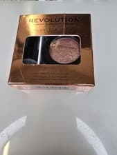 Image of revolution Flawless Foils Eyeshadow