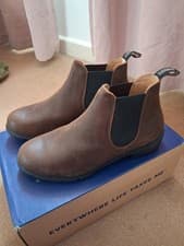Image of Blundstone 1970 Chelsea boots, brown, size 6.5.