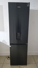 Image of HISENSE RB435N4WFE 60/40 Fridge Freezer - Black Stainless Steel 