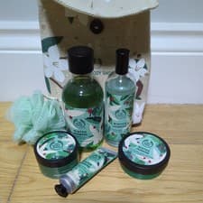 Image of Body Shop winter jasmine gift set bundle 