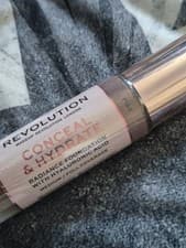 Image of Makeup Revolution Conceal & Hydrate Foundation F13.2