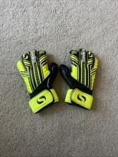 Image of Sondico Aerospine Goalkeeper Gloves Juniors Size 2 - Football