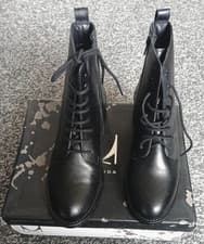 Image of MODA IN PELLE OTAMI BLACK LEATHER LACE UP/ZIP BOOTS SIZE 5/38 BRAND NEW WITH BOX