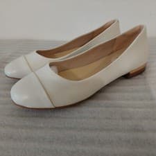 Image of CLARKS FESTIVAL GOLD WOMENS WHITE SYNTHETIC LEATHER FLAT SHOES UK SIZE 6.5