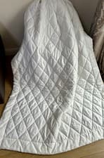 Image of STUNNING KYLIE MINOGUE WHITE THICKLY QUILTED BED /SOFA THROW WITH CRYSTALS