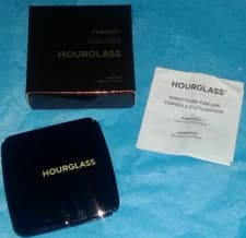 Image of HOURGLASS, AMBIENT LIGHTING POWDER. DIM LIGHT. SMALL TRAVEL SIZE 1.3g