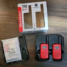 Image of MOTOROLA WALKIE TALKIES TWO WAY RADIOS -TLKR T42 TWIN PACK - RED New boxed.
