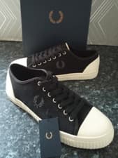 Image of BNIB FRED PERRY MENS BLACK/WHITE HUGHES B4365 LOW CANVAS TRAINERS UK SIZE 10