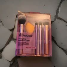Image of Real Techniques Everyday Essentials Brush and Sponge Set Pink, Brand New