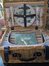 Image of WD Lifestyle wicker picnic basket for 4 persons from the St Ives collection,