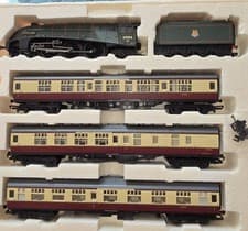 Image of Hornby Flying Scotsman R2089 Limited Edition Train PackA4 Class Loco & 3 Coaches