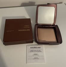 Image of Hourglass Ambient Lighting Powder ‘Luminous Light’ 10g - New In Box