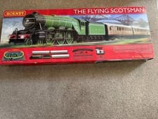 Image of THE FLYING SCOTSMAN OO GAUGE TRAIN SET DCC READY R1167