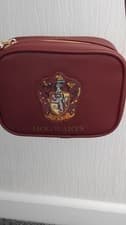 Image of WARNER BROS HARRY POTTER HOGWARTS GRYFFINDOR  HOUSE CREST CROSSBODY BAG PURSE