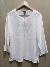 Image of NWT WOMEN'S WHITE CRINKLE TOP WITH EMBROIDERY SIZE LARGE FROM TOP STYLE