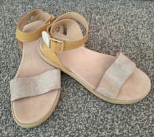Image of CLARKS Yellow & White Leather Strappy Sandals Size 6.  NEW. Please Read Info