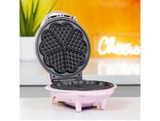Image of Global Gizmos 35570 Heart Shaped Waffle Maker / 1000W / Unique Thermostatic