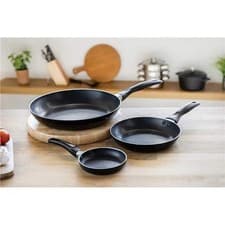 Image of KitchenCraft Non-Stick Aluminium Frying Pans Set, 28cm, 20cm and 12cm