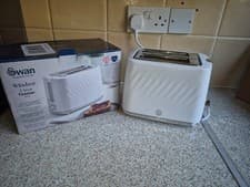 Image of Swan 2 Slice Toaster ST14071WHT Windsor Range Textured in White