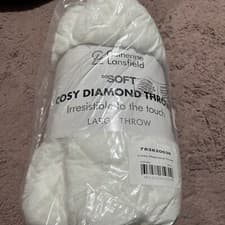 Image of catherine lansfield cosy diamond throw large 130x170
