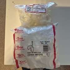 Image of 100 ish x 22mm Talon Single Hinged Pipe Clip Plastic Support