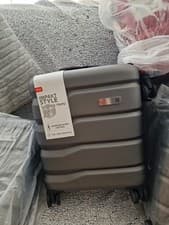 Image of It Luggage 17" Small Cabin Suitcase £30 each 3 X Dark Grey And 2 X Red available