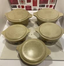 Image of VTG Pyrex Homestead Casserole Bowls w Solid Matching Lids. Set of 5 with Lids
