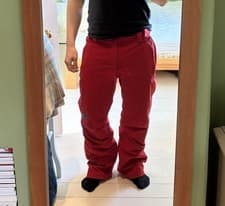 Image of Helly Hansen men’s insulated ski trousers in red – Size L.