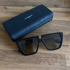 Image of Givenchy Unisex Black sunglasses GV7109/S Brand new in the case RRP £245