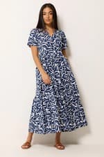 Image of M&Co Petite Women's Abstract Print Tiered Cotton Maxi Dress