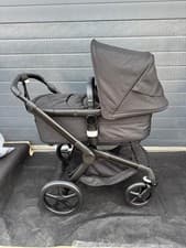 Image of Bugaboo Fox 5/ Renew — Black