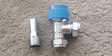 Image of Drayton Classic 15mm Angle Valve and Lockshield (No TRV4) fits TRV4 and RT212