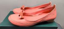 Image of Clarks peach leather slip on ballet ballerina court pumps shoes size 5.5 NEW