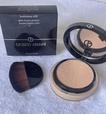 Image of Giorgio Armani luminous silk glow fusion face powder / Shade: 3